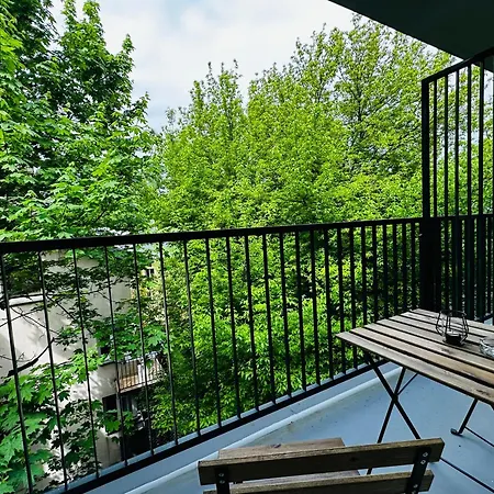 Foothill Apparts Краків Екстер'єр фото